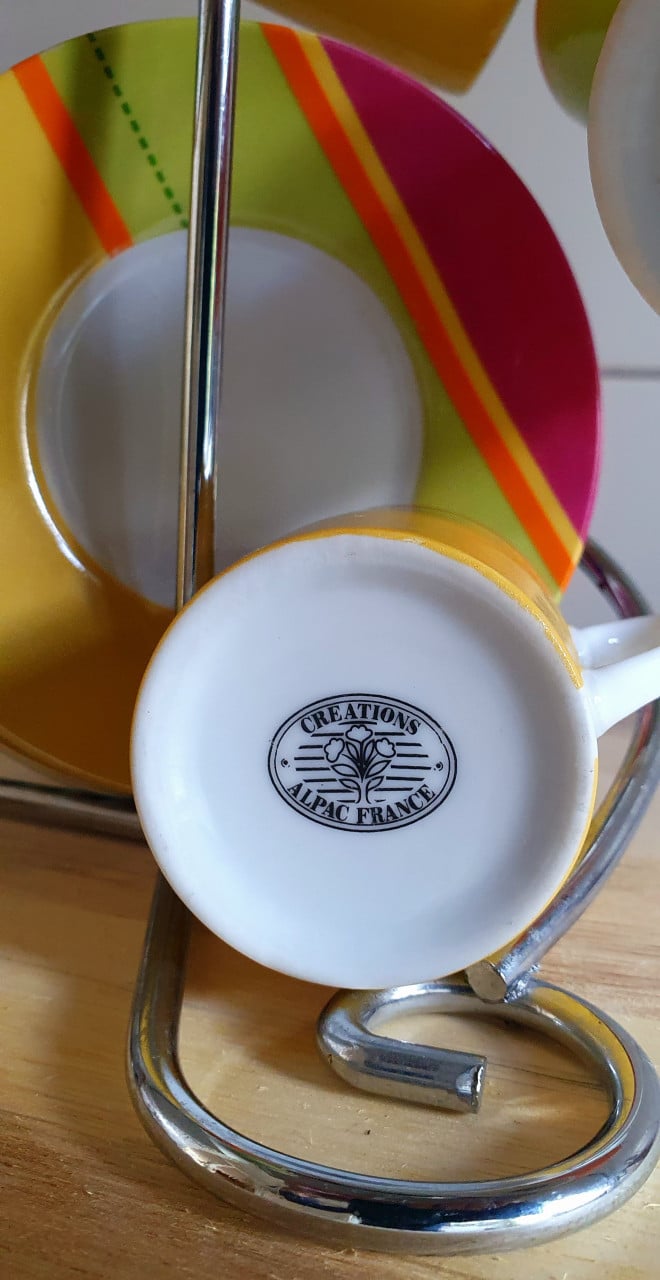Vintage kleurrijke 6 persoons kop en schotel