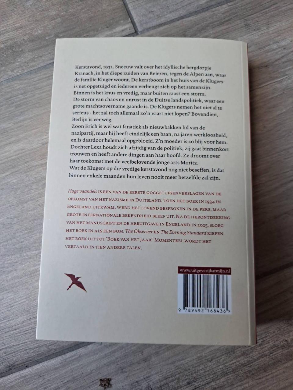 Roman Hoge vaandels van Sally Carson