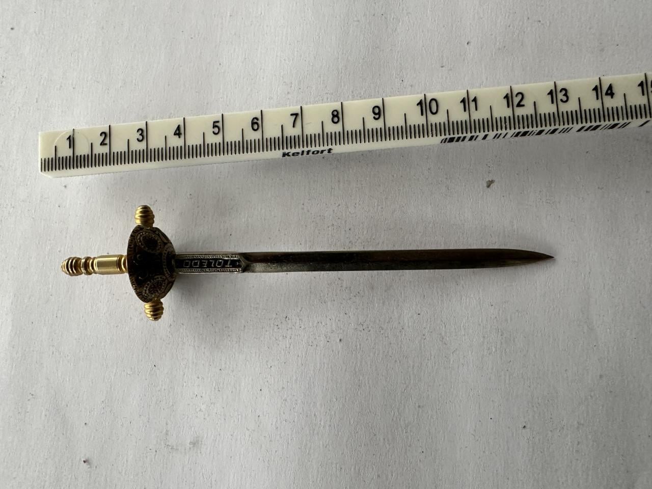 Koperen kaarsendover en brievenopener