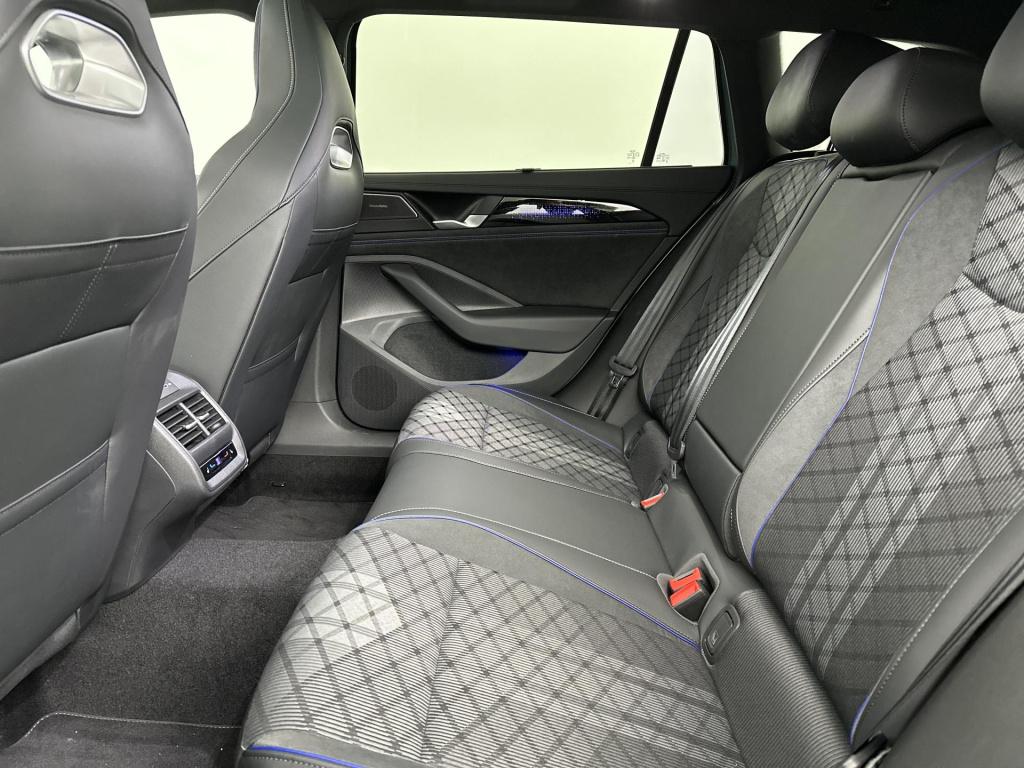 Volkswagen Passat variant 1.5 etsi r-line business dsg7 150pk
