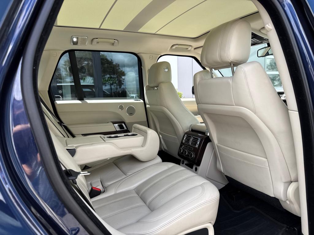 Land Rover Range Rover 4.4 sdv8 vogue * btw auto! prijs ex ex 16650 euro!!