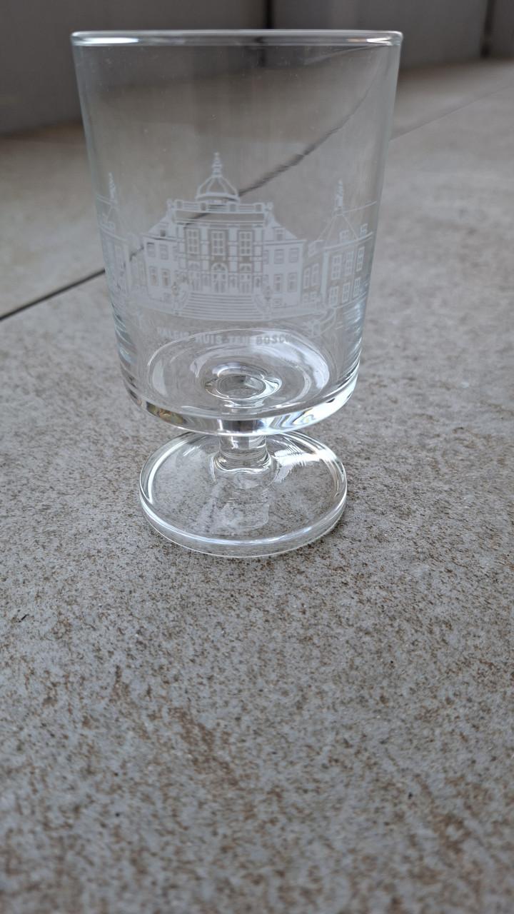 Wijnglazen met Koningshuis afbeeldingen