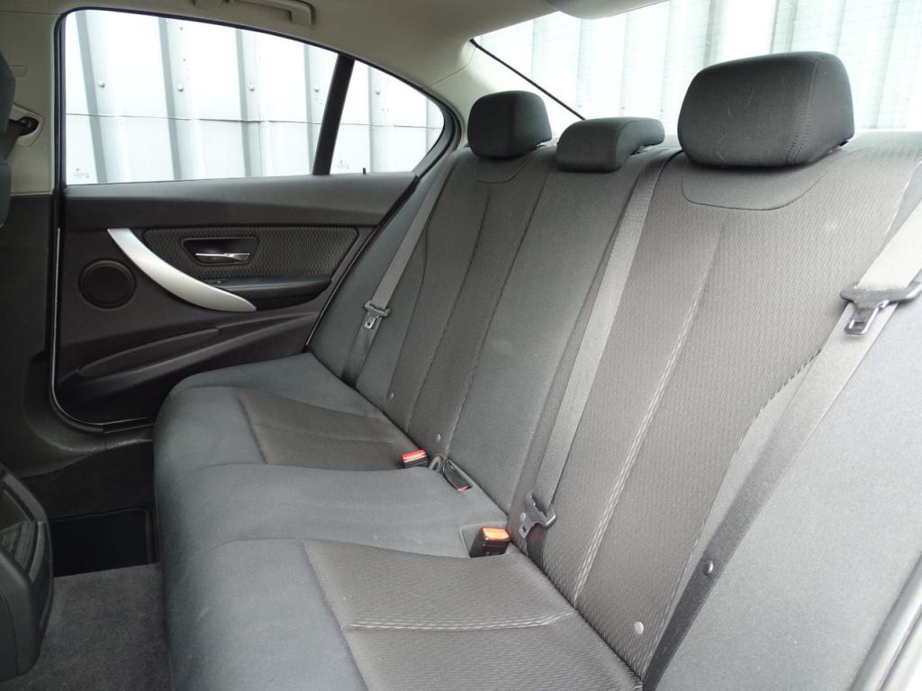 BMW 3-serie 320i executive automaat | 18" | afn. trekhaak | bluetooth