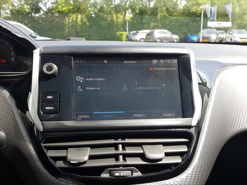 Peugeot 208 blue l. allure 1.5 bluehdi-100pk apple carplay & android auto |