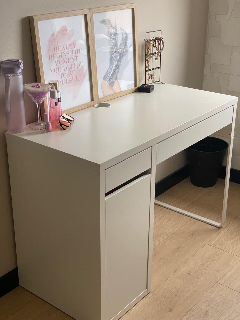 2 persoons Bed, bureau en make-up tafel