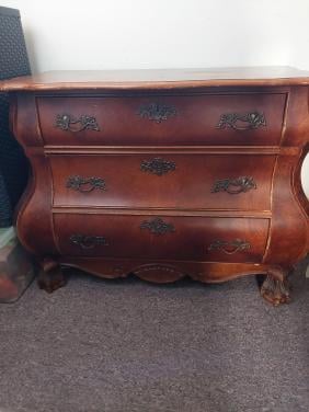 Ladekast / tv kast notenhout