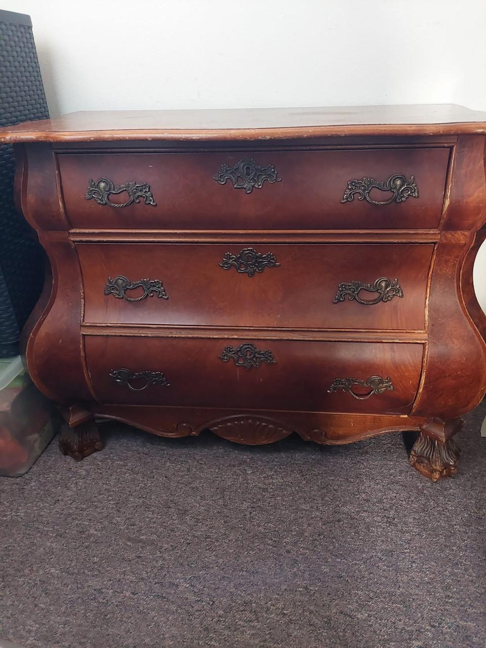 Ladekast / tv kast notenhout