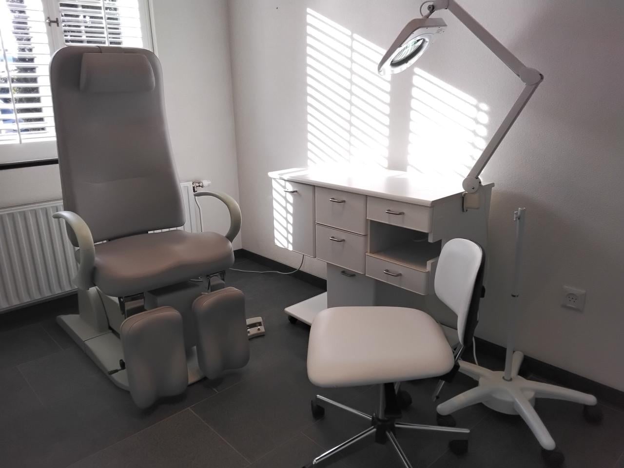 Pedicuur behandelstoel, meubel en werkstoel
