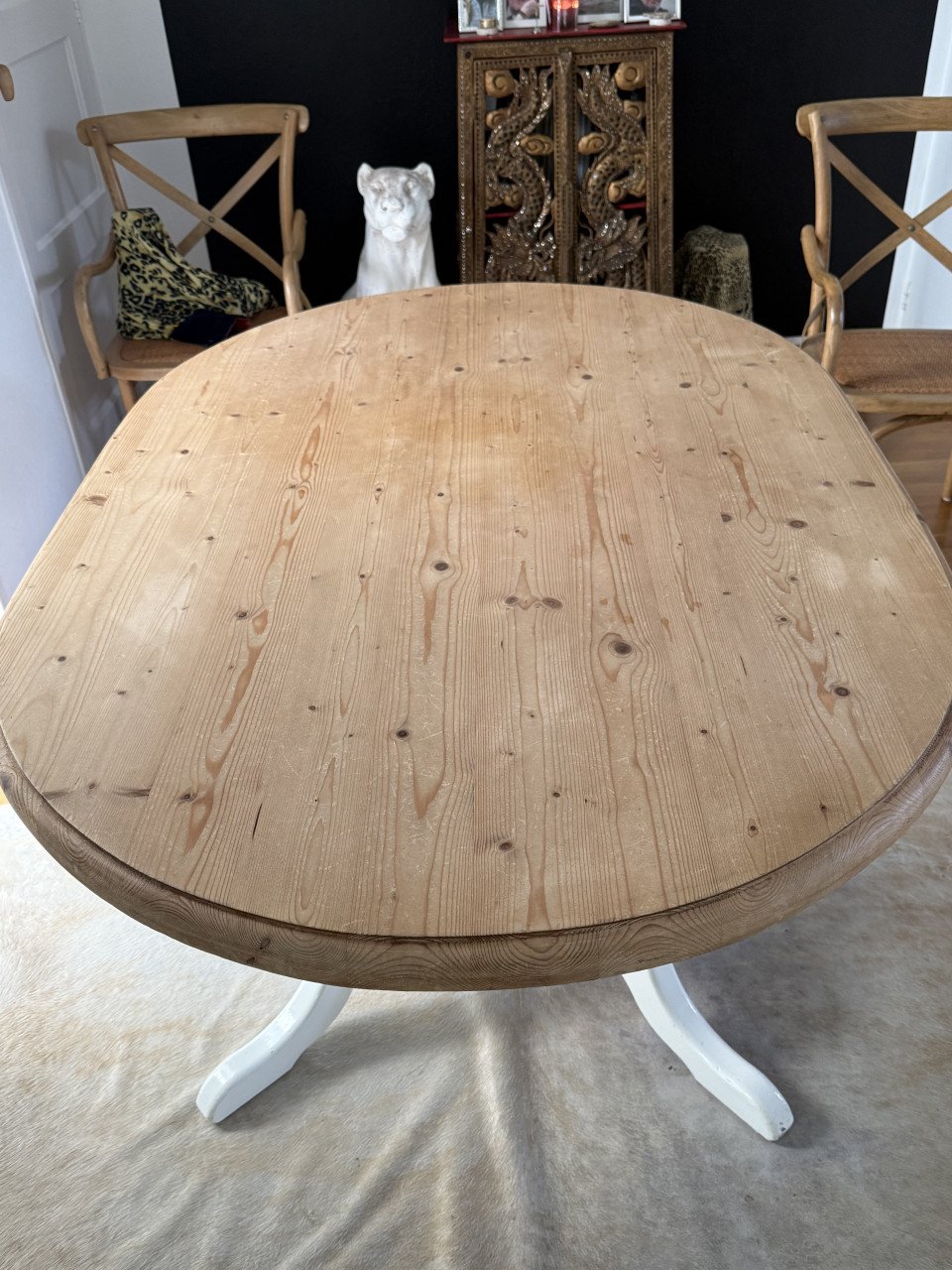 Te koop: ovale grenen romantische eettafel.