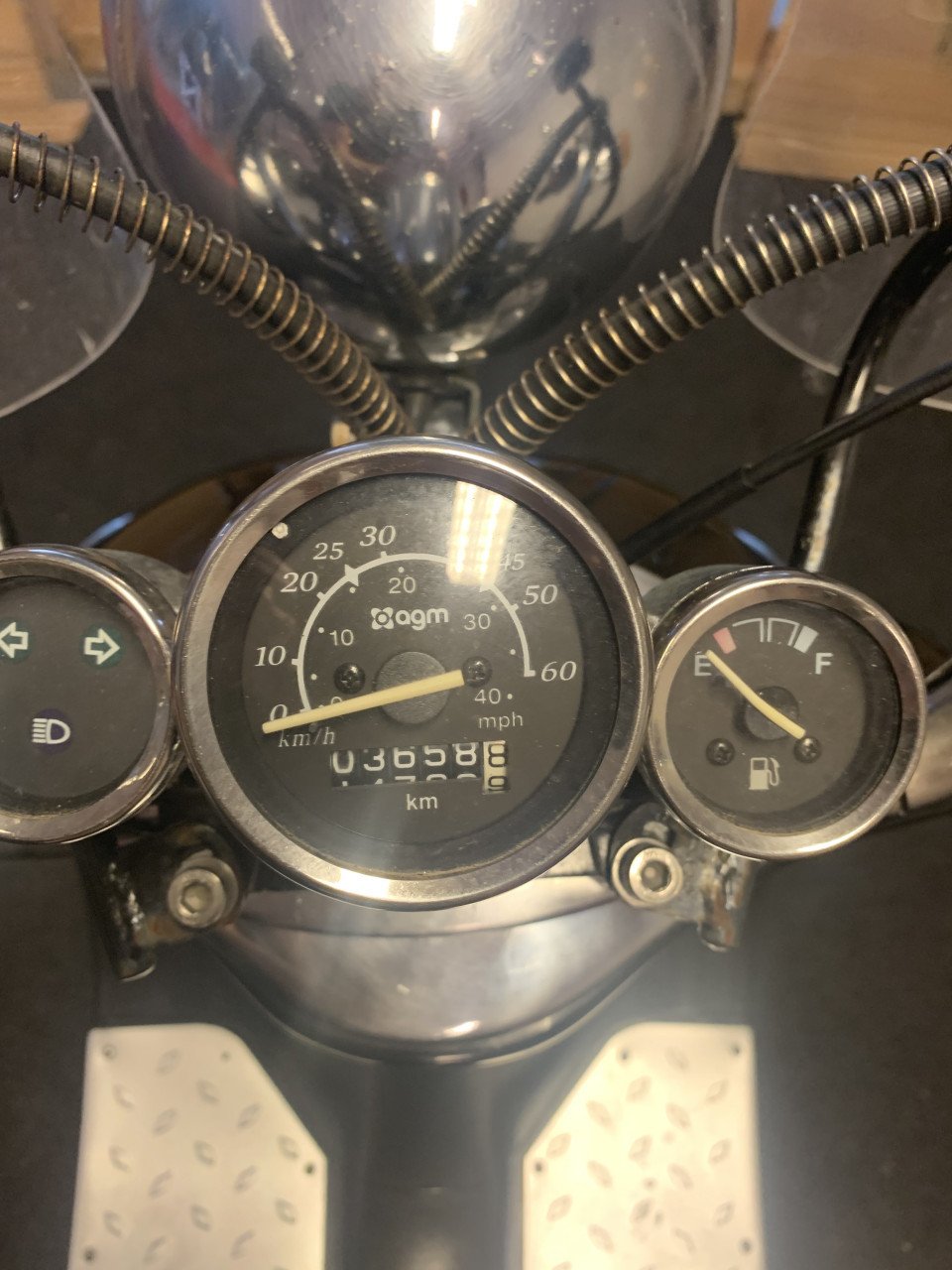 RETRO SCOOTER MET WINDSCHERM NU 349,= RIJKLAAR