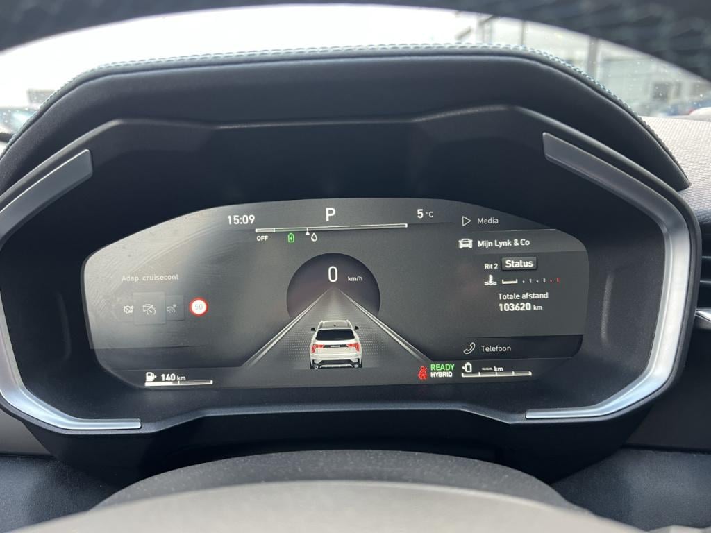 Lynk & Co 01 1.5 261pk plug in hybrid , pano dak , 360gr camera , adaptive 