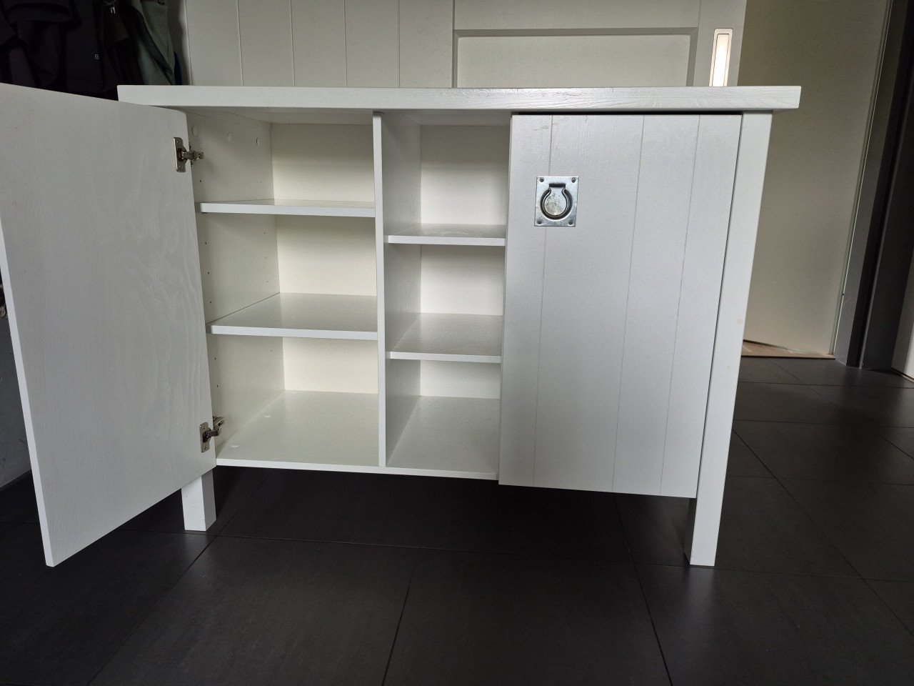 Mooie ,witte commode
