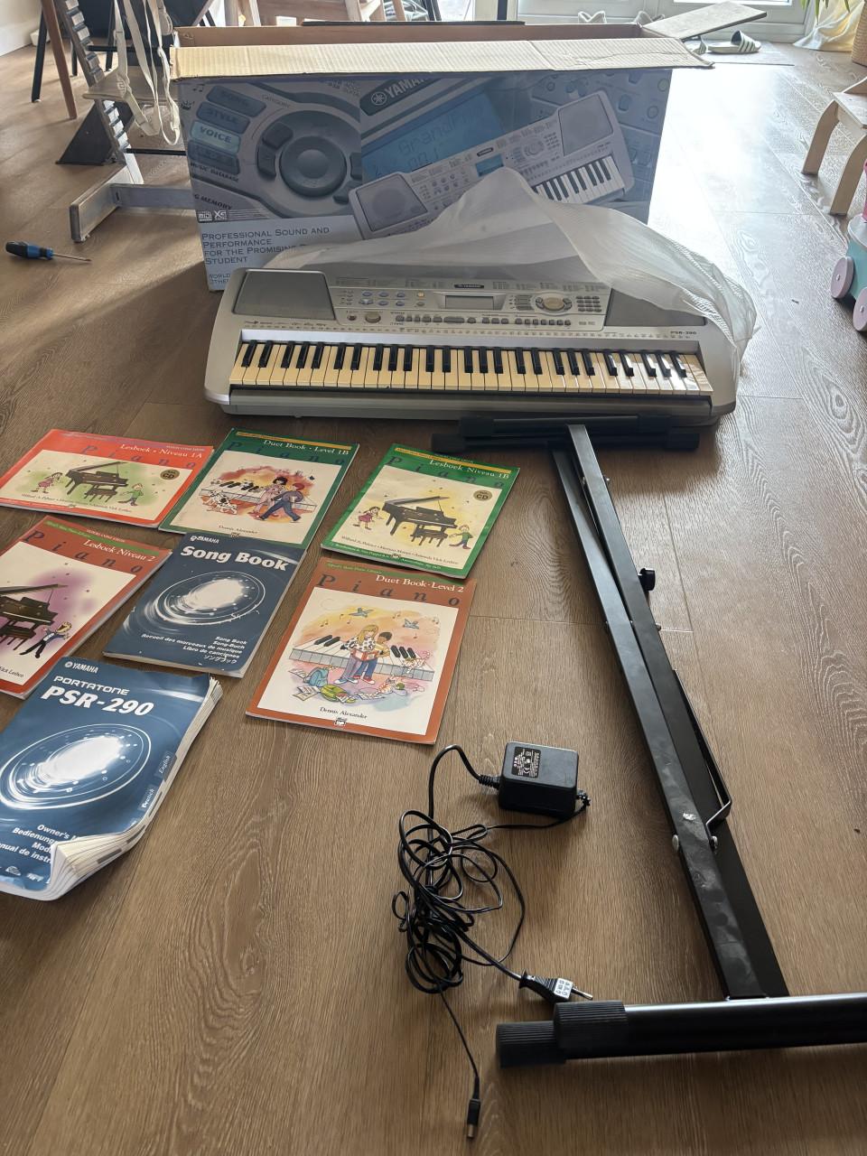 Yamaha PSR290 Keyboard 2/3x gebruikt compleet met toebehoren