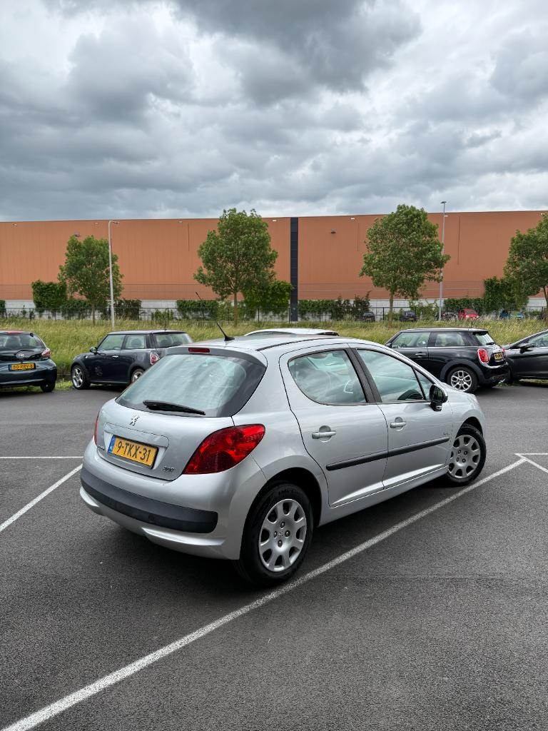 Peugeot 207 1.4 look - airco - nieuwe koppeling
