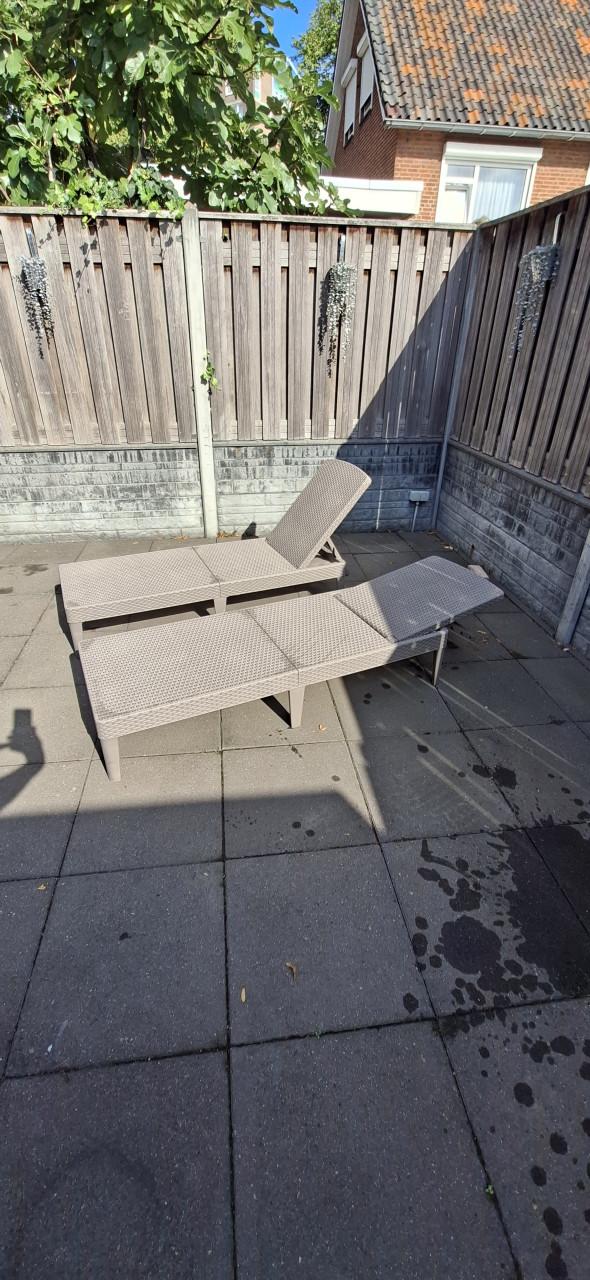 2 comfortabele ligstoelen – goede staa