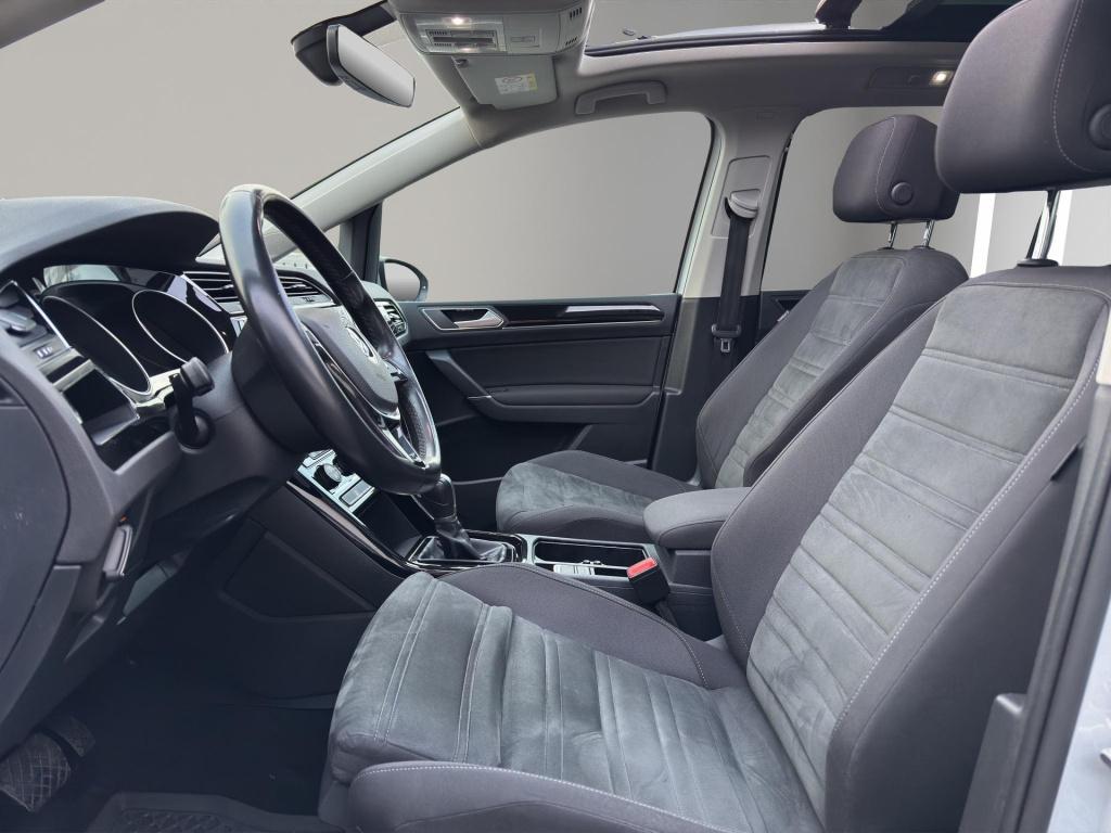 Volkswagen Touran 1.4 tsi highline 7p | panoramadak | camera | wegklaptrekh