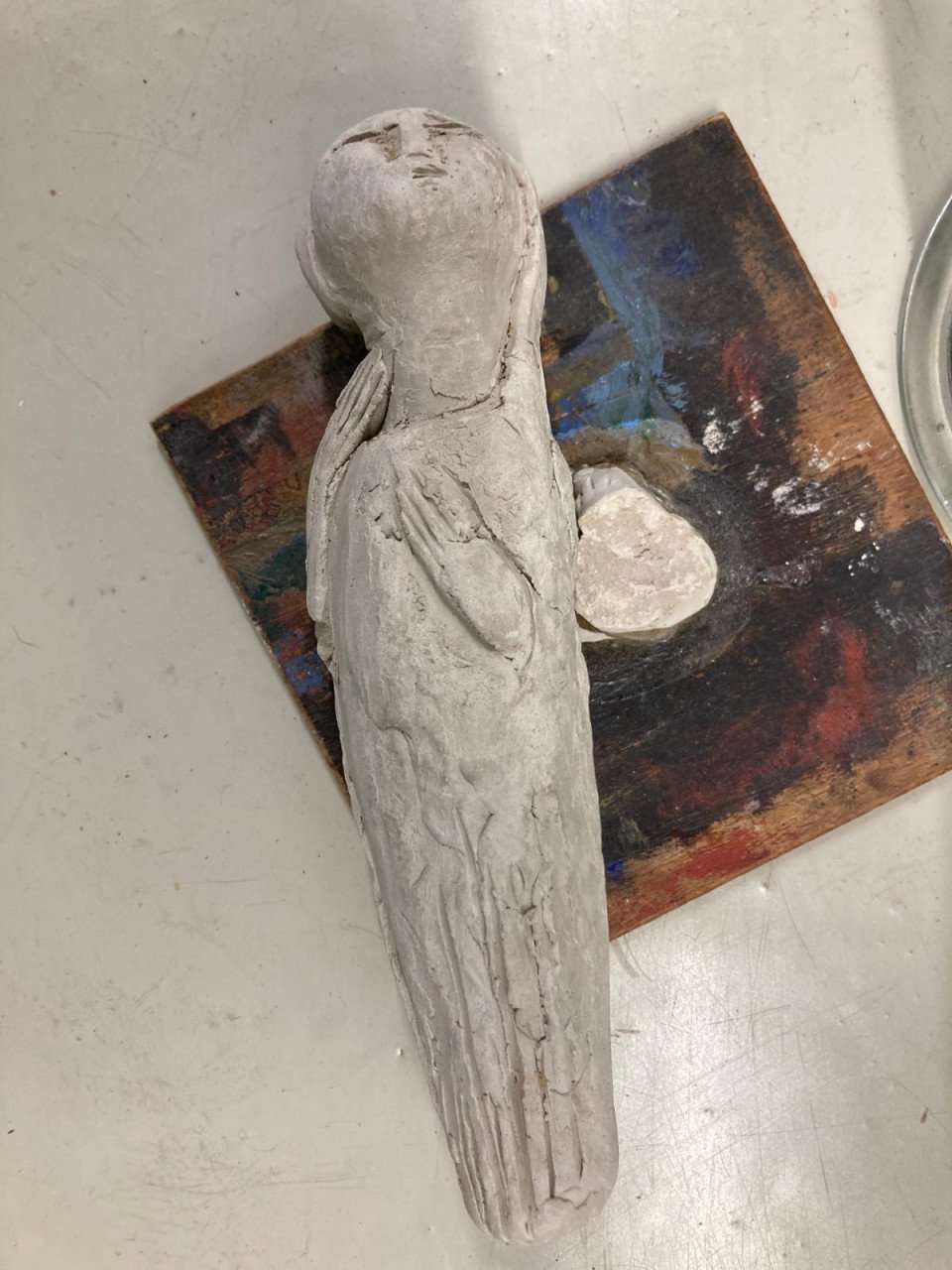 Wim Rijvers Madonna beeldje onder stolp