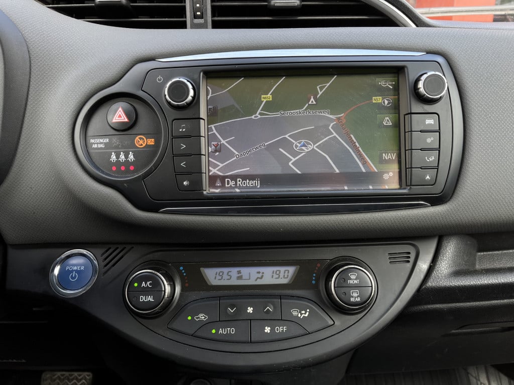 Toyota Yaris 1.5 hybrid dynamic | navi | camera |