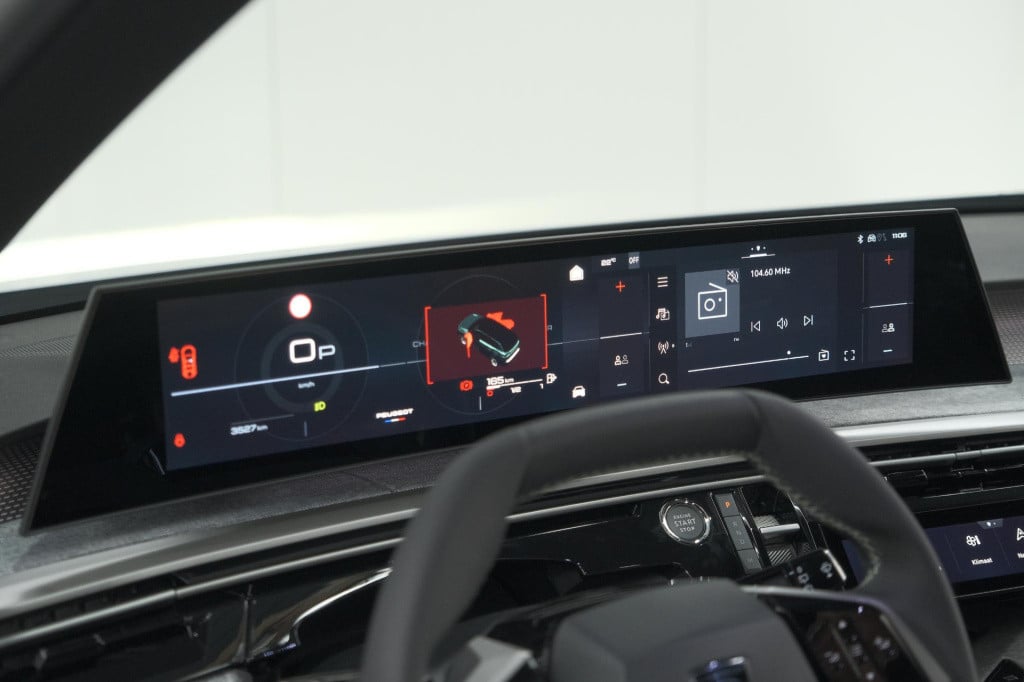 Peugeot 5008 1.2 hybrid 145 gt | panoramadak | camera | elektrische achterk