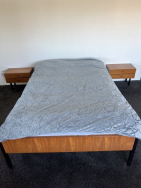 Bed, 2x nachtkastje, tafeltje Retro, Vintage