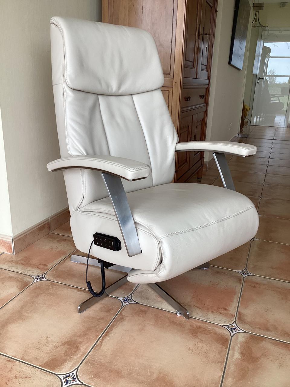 Prominent sta-op stoel S-100(3 motoren)NP6200 SHOWROOMSTAAT