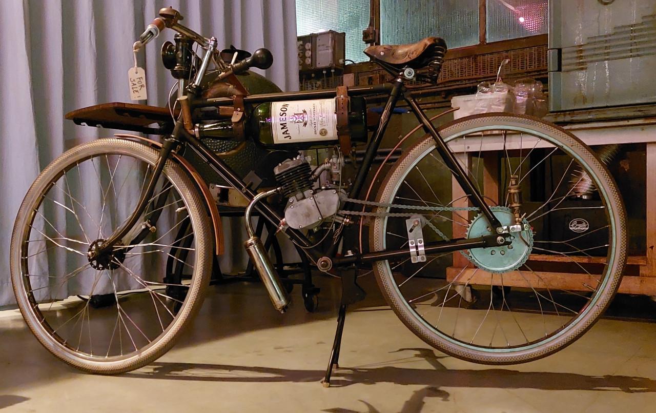 Vintage Gazelle Primeur met glazen Jameson tank met 2 takt motor