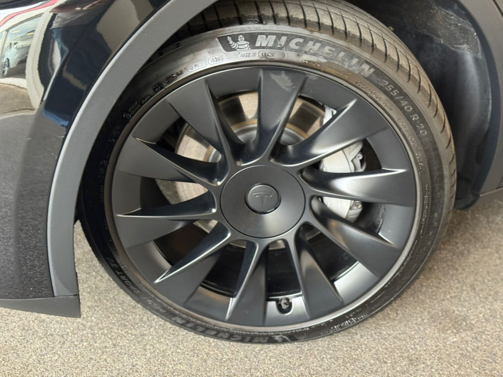 Tesla Model Y long range awd 75 kwh