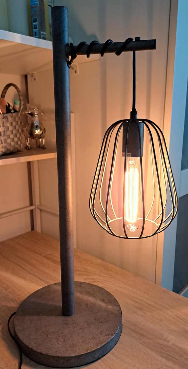 Mooie moderne/industriële tafellamp uit de Zijstra collectie