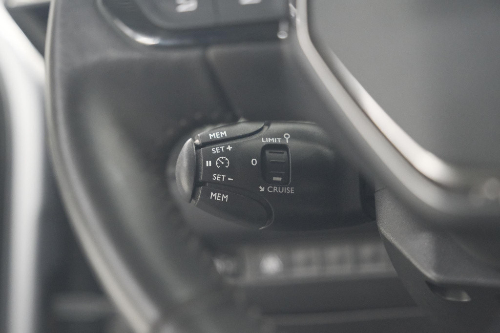 Peugeot E-2008 ev allure pack 50 kwh | 3 fase laadfunctie | camera | naviga