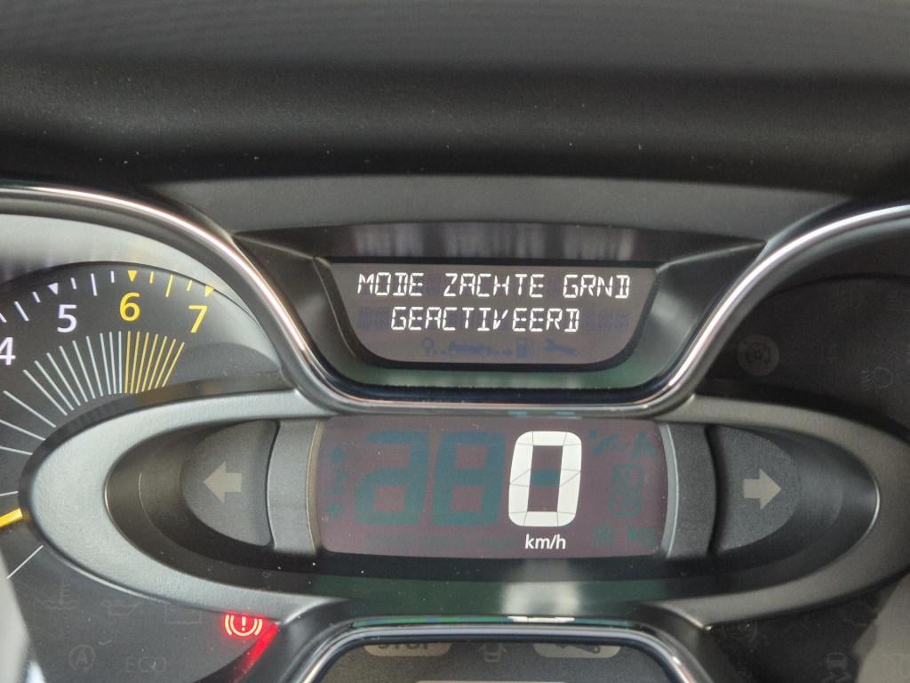 Renault Captur tce 90 helly hansen camera, trekhaak, all season banden, nav