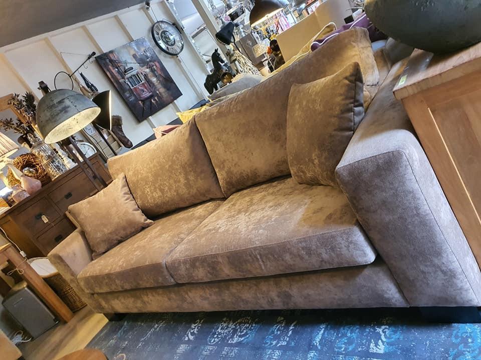 HOEK/LOUNGEBANK IN ALPHINE BROWN SHOWMODEL (RECHTS) NU MAAR €1599,-F 6+7 NU