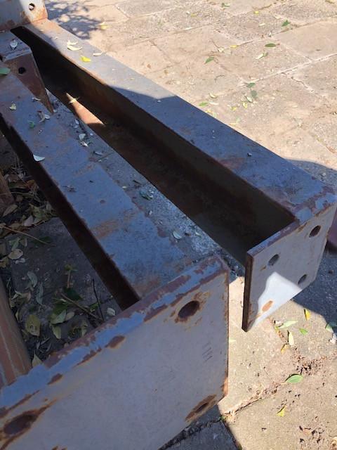 IJzer U balk.  UNP 180
