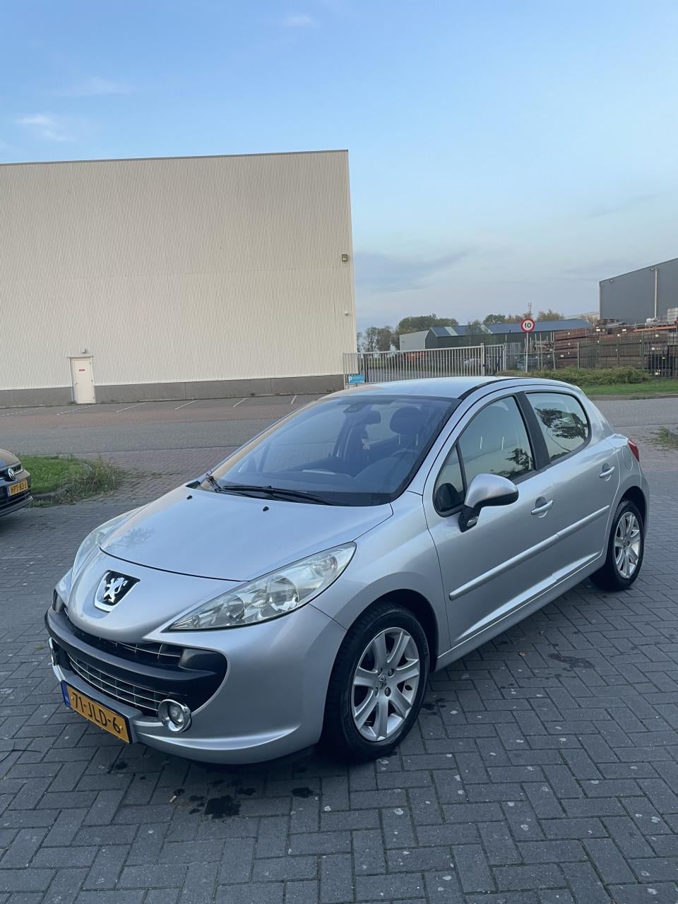 Peugeot 207 1.6 VTI 16V 5DR 2009 Grijs | 141.034 KM NAP | NIEUWE APK!