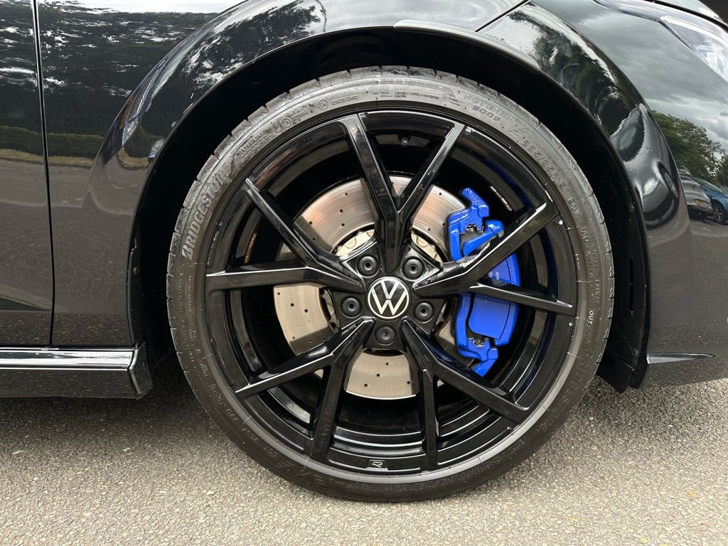 Volkswagen Golf 2.0 tsi r 4motion // panoramadak // akrapovic
