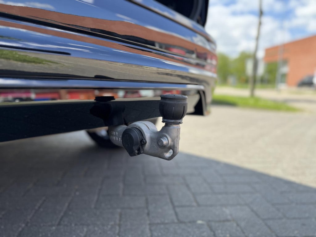 Volvo XC60 2.0 t6 plug-in hybrid awd plus black edition | trekhaak uitklapb