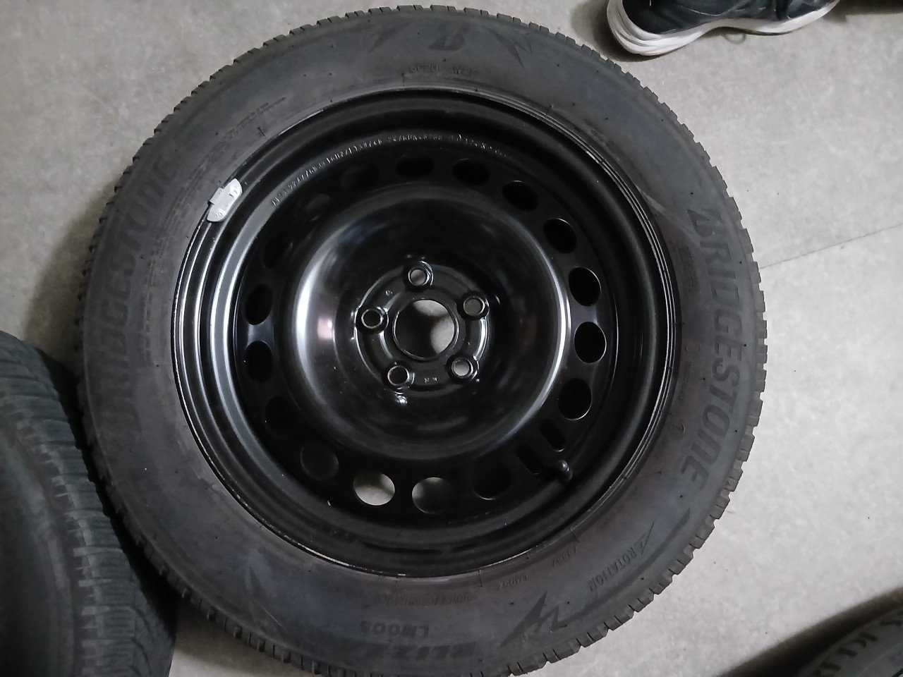 4x winterbanden op stalen velg + wieldop en hoes
