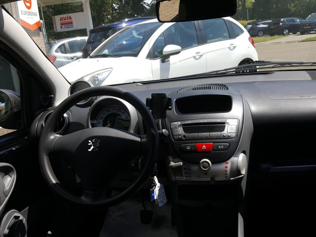 Peugeot 107 1.0 12v 5d 2-tronic automaat airco | lm-velgen | radio met cd-s