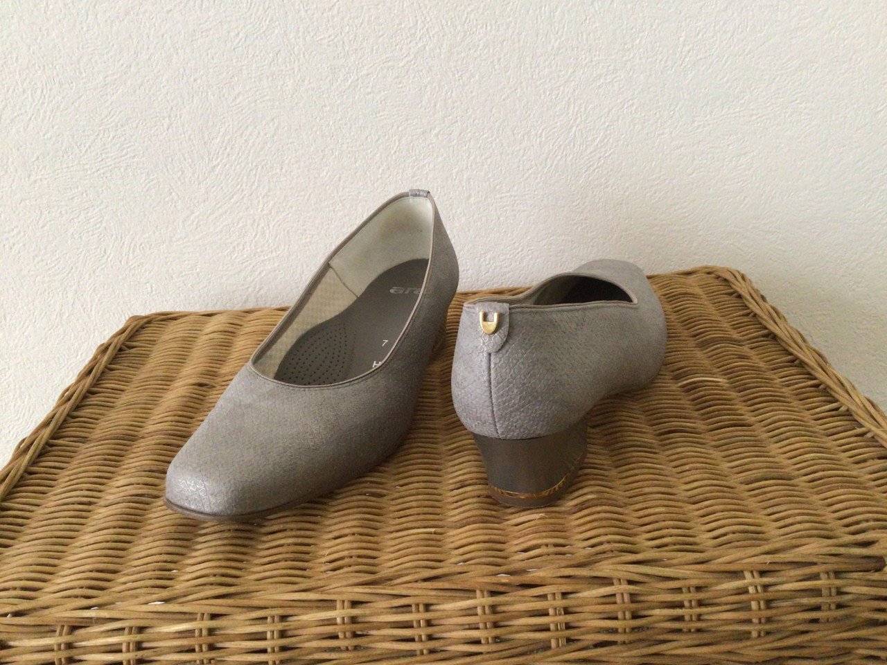 Div. Schoenen (maten 41 en 41 1/2 ) voor 5 euro per paar.