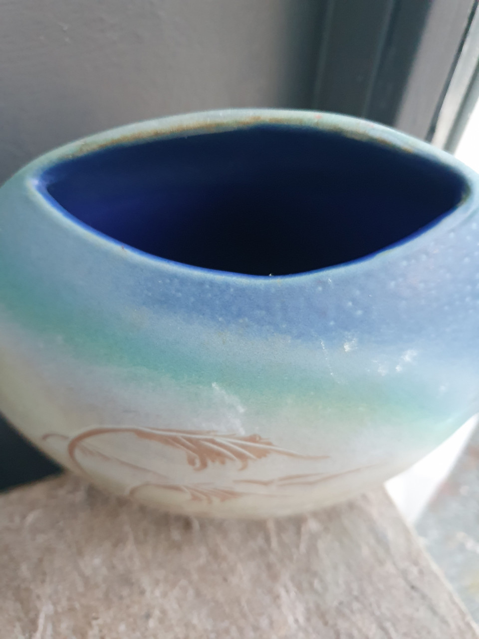 Heel mooie vaas van aardewerk, heel leuke kleuren, is in prima staat....
