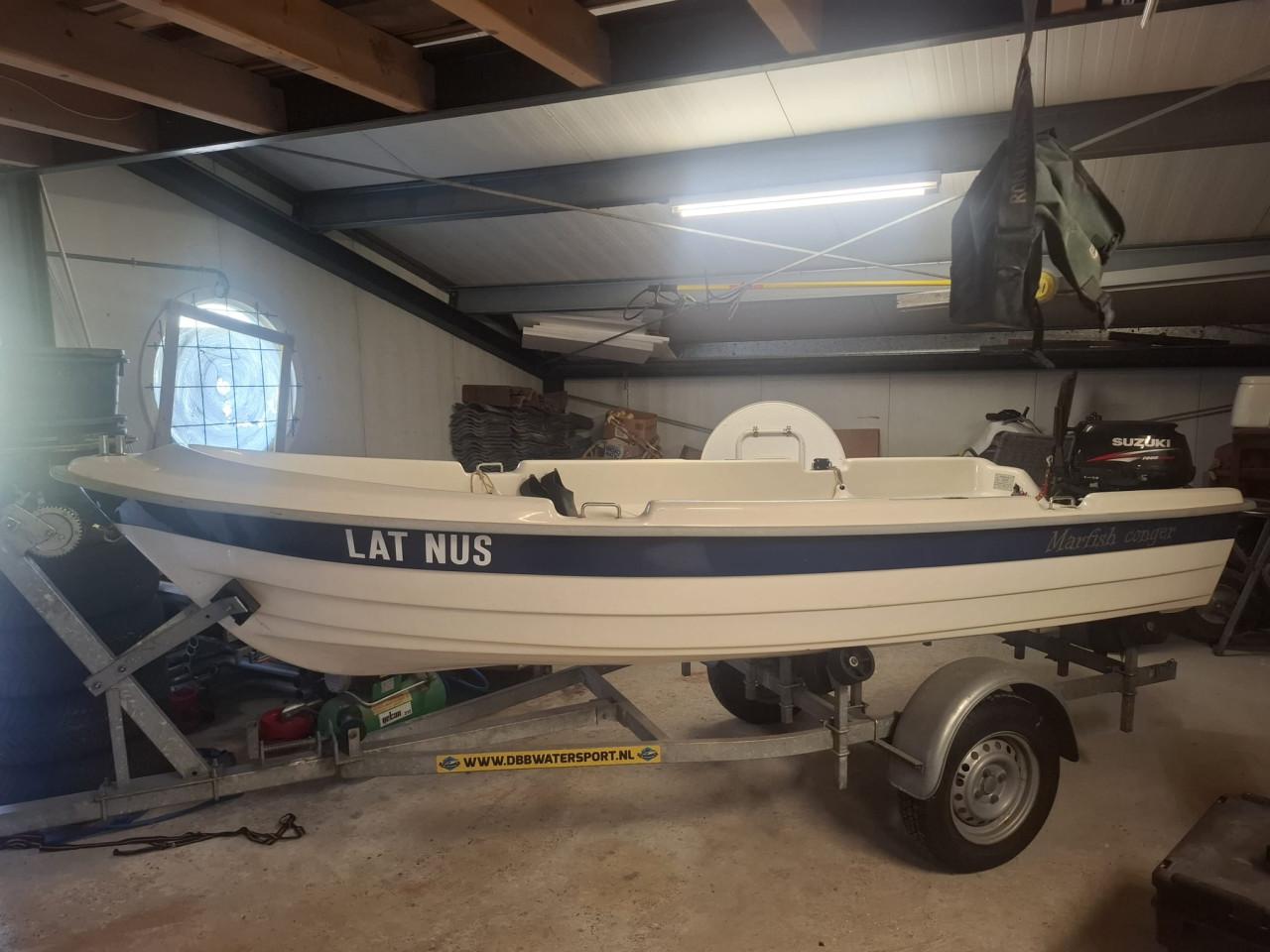 Polyester sloep/ visboot met trailer 6pk Suzuki