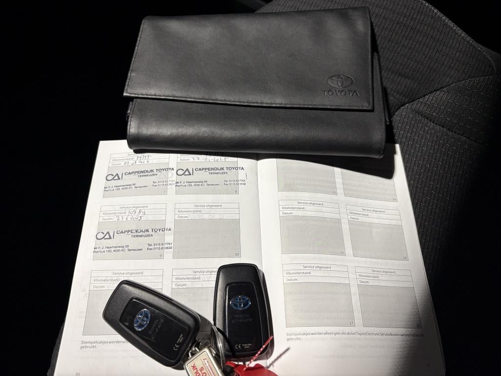 Toyota C-hr 1.8 hybrid dynamic | navi | camera | trekhaak |