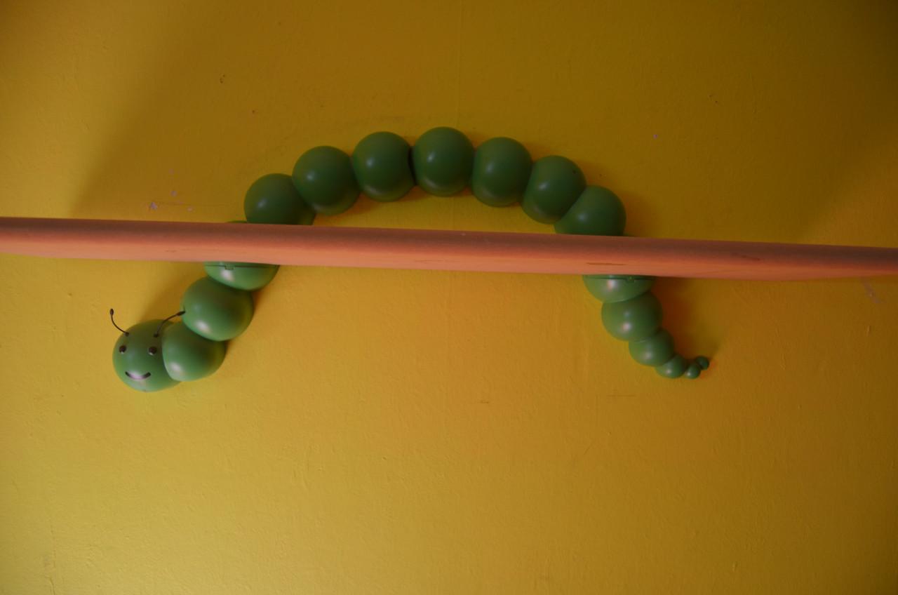 (Boeken)plankje kinderkamer in prima staat.