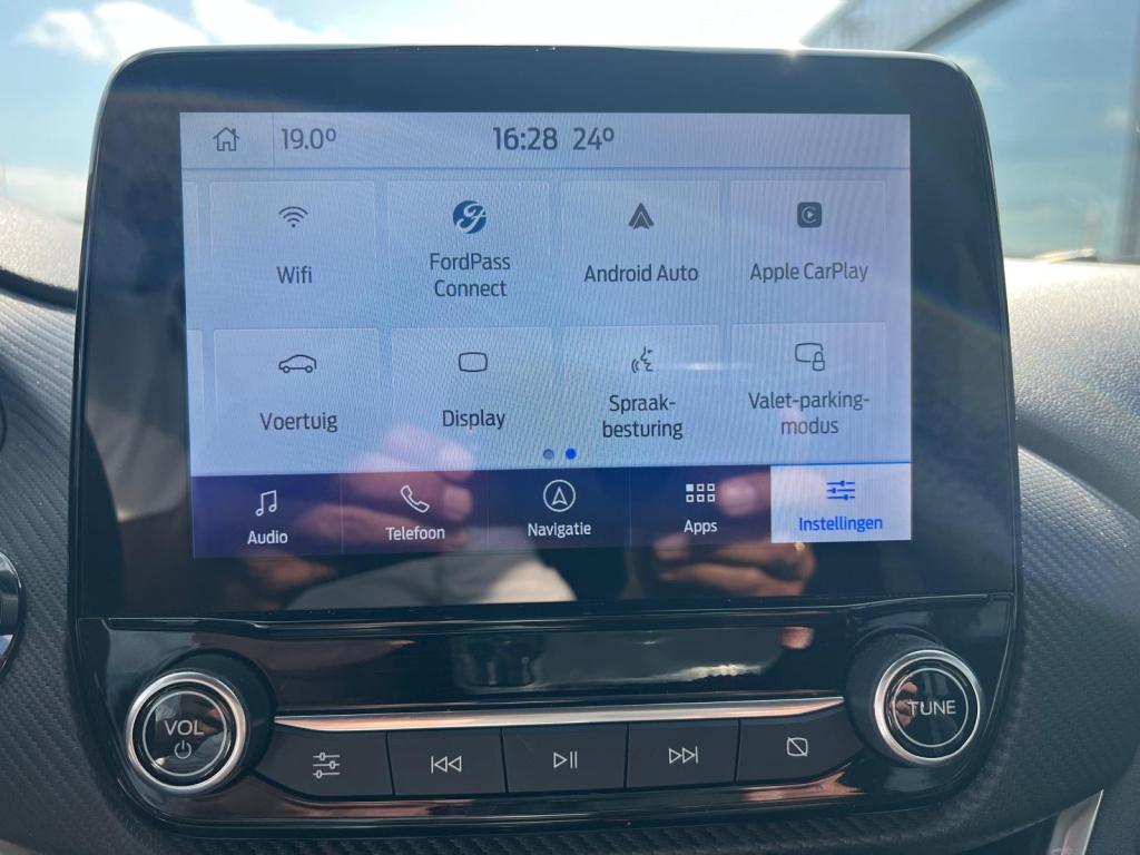 Ford Puma 1.0i ecoboost hybrid 125pk st-line x , voorruitverwarming , stuur