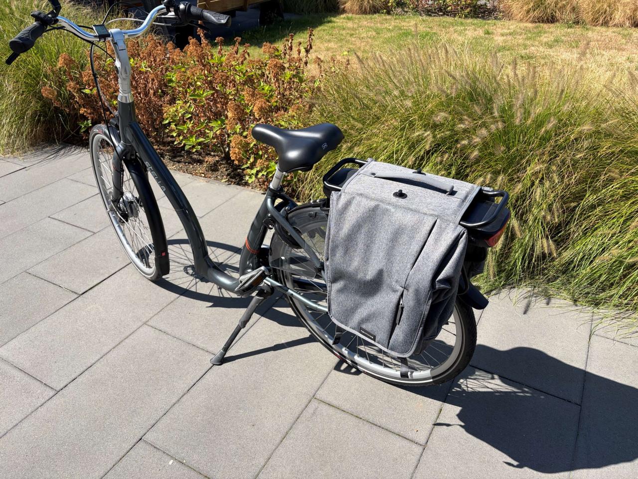 Te koop bijna nieuwe Stella senioren fiets met lage instap