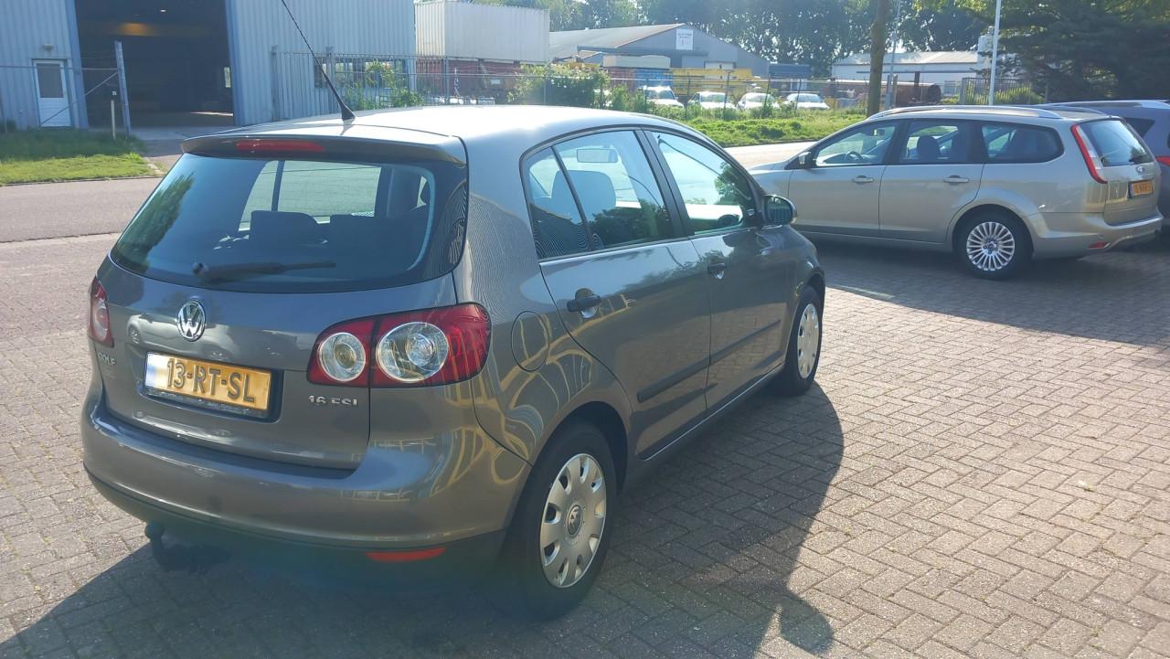 Volkswagen GOLF 1.6 FSI Turijn 5drs Automaat !! bj:2005 112.000km airco