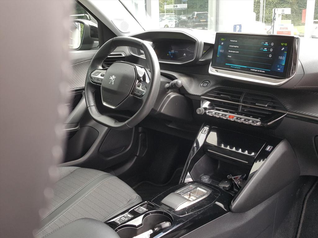Peugeot E-2008 ev 50kwh 136pk allure pack apple carplay &android auto | nav