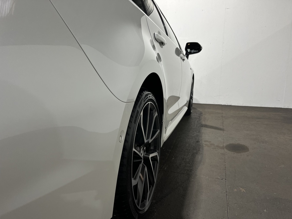 Toyota Corolla Touring Sports 2.0 hybrid executive | navi | bsm | camera |