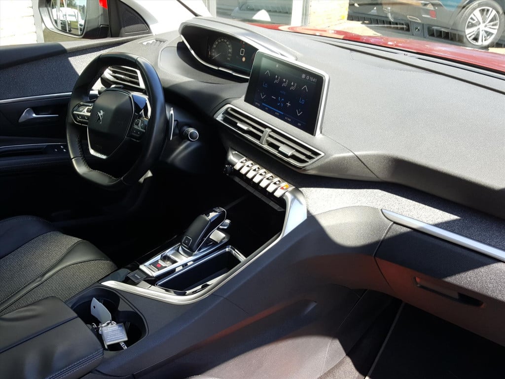 Peugeot 3008 1.2 130pk première automaat navigatie | trekhaak | panoramisch