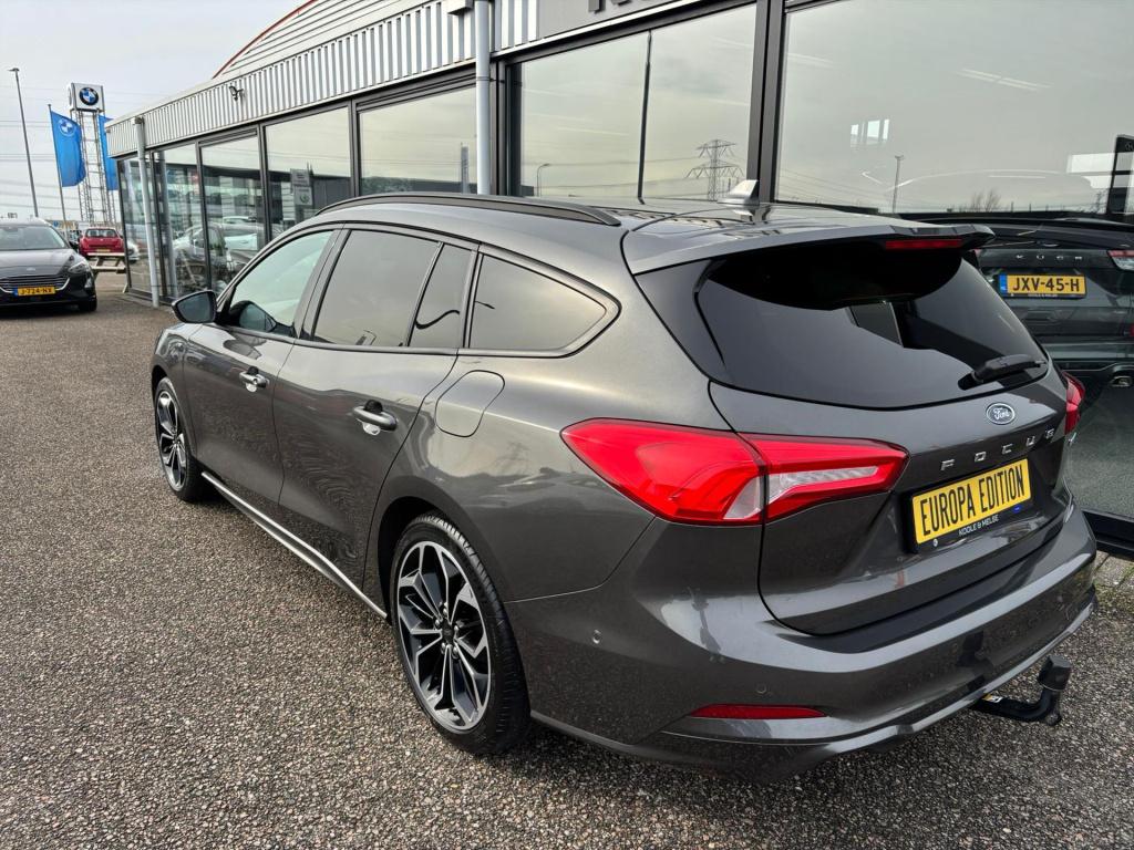 Ford Focus 1.0 ecoboost hybrid 125pk st-line, trekhaak, winterpakket