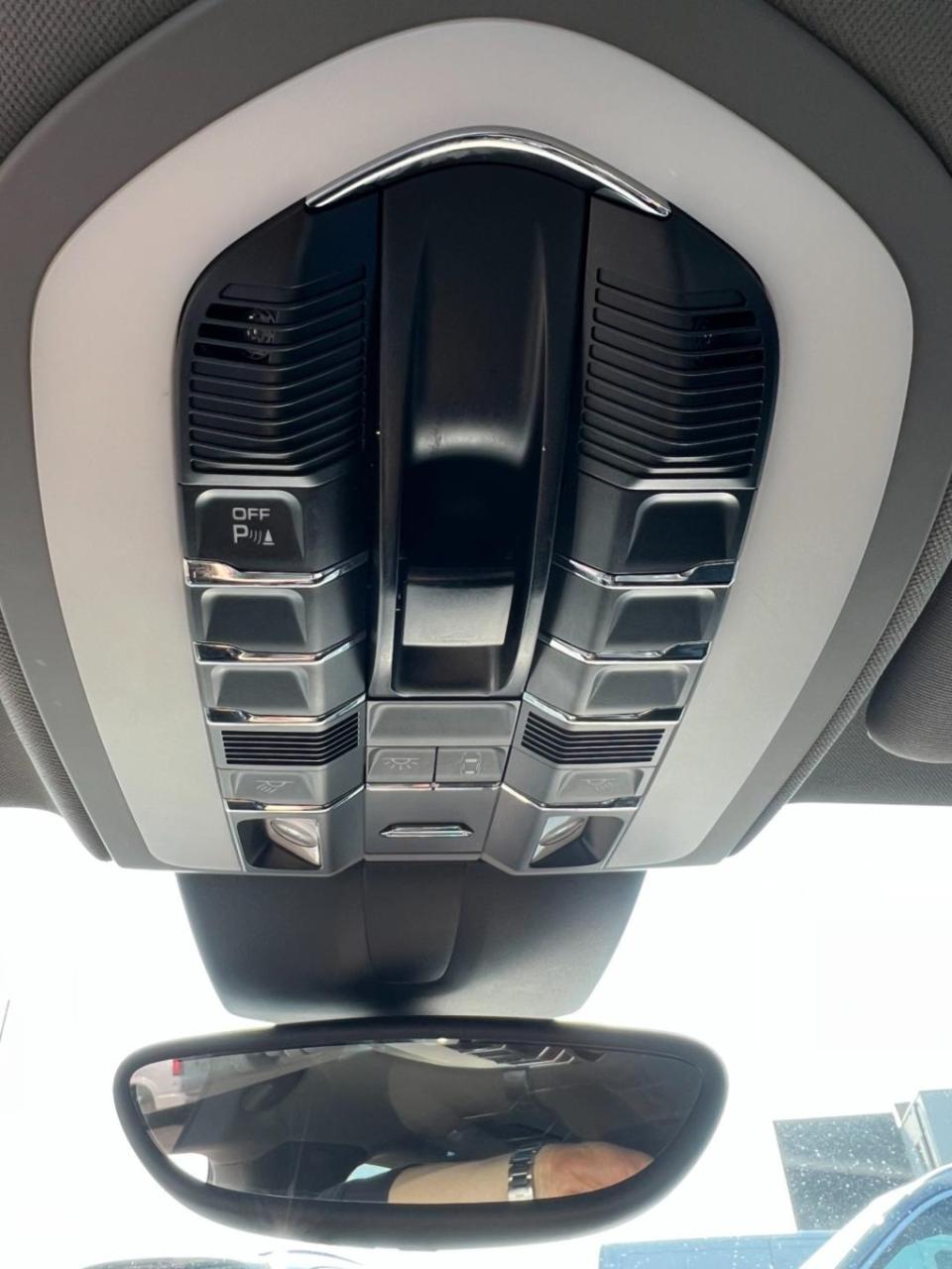 Porsche Panamera schuif/kanteldak, leer, navi, afn. trekhaak enz...